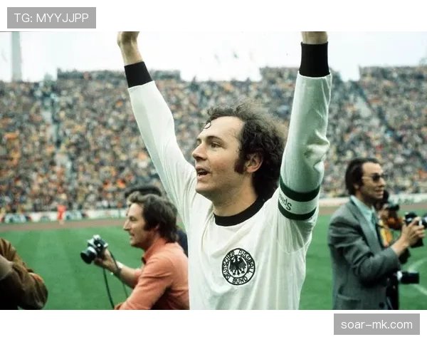 贝肯鲍尔控球艺术持续塑造现代足球战术，传奇地位历久弥新