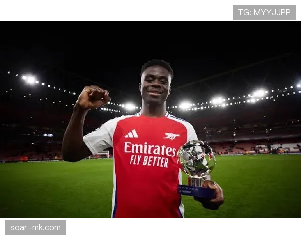 萨卡上赛场像主角，赛后拎着菜篮子挤地铁那反差太好笑